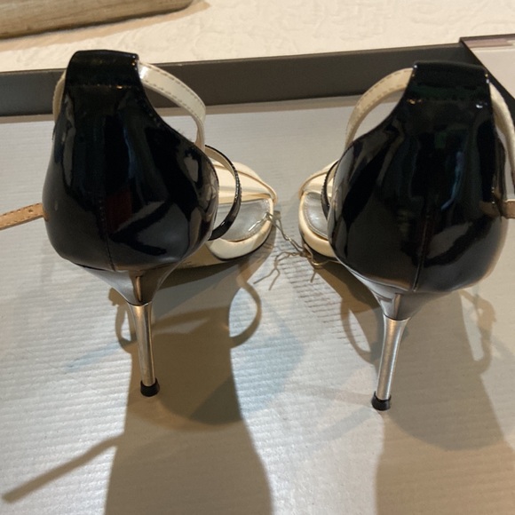 Black and White sandals - Picture 2 of 7